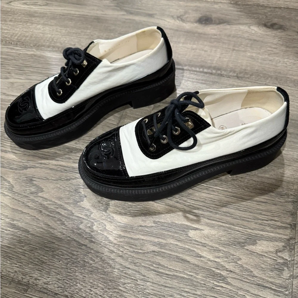 CHANEL Black and White Sneakers for Women - Picture 2 of 7